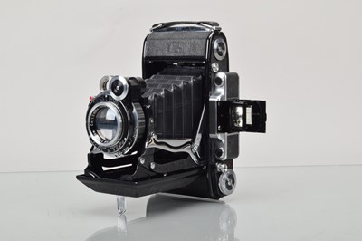 Lot 314 - A Zeiss Ikon Super Ikonta 531/2 Folding Rangefinder Camera