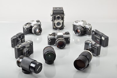 Lot 402 - A Mixed Group of Cameras