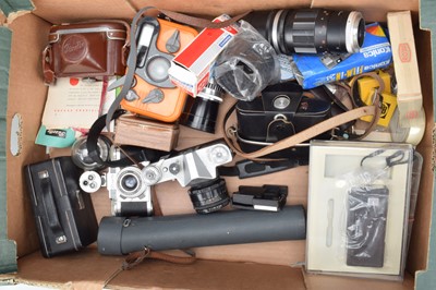 Lot 470 - 35mm Cameras Accessories