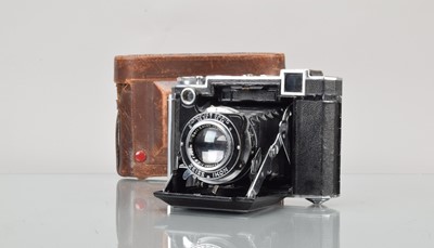 Lot 475 - A Zeiss Ikon Super Ikonta 532/16 Folding Camera