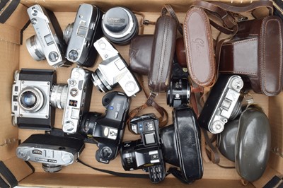 Lot 489 - A Tray of 35mm Cameras