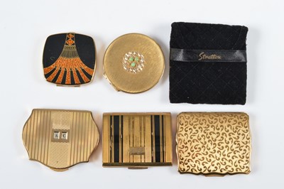 Lot 692 - 1950s and later gilt metal Stratton compacts