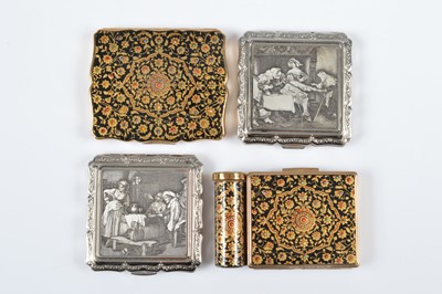 Lot 693 - 1950s Stratton compacts