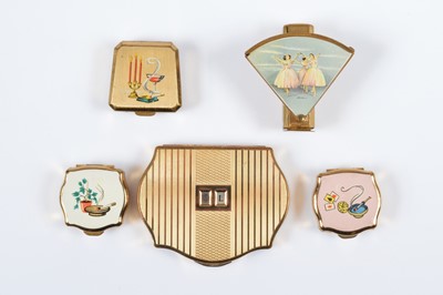 Lot 706 - A 1950s gilt metal Stratton Regency Initial compact