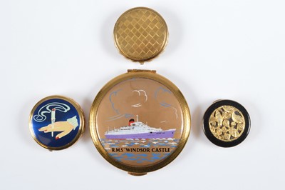 Lot 711 - Kigu compacts