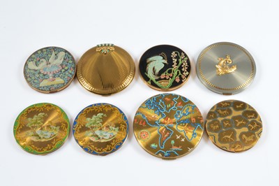 Lot 714 - Vogue Vanities circular compacts