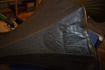 Lot 22 - Horn gramophone