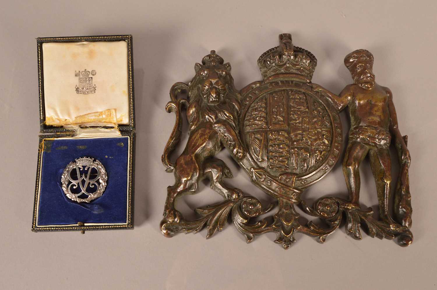 Lot 81 - A late 19th Century/Early 20th Century cast Bronze Duke of Edinburgh Crest