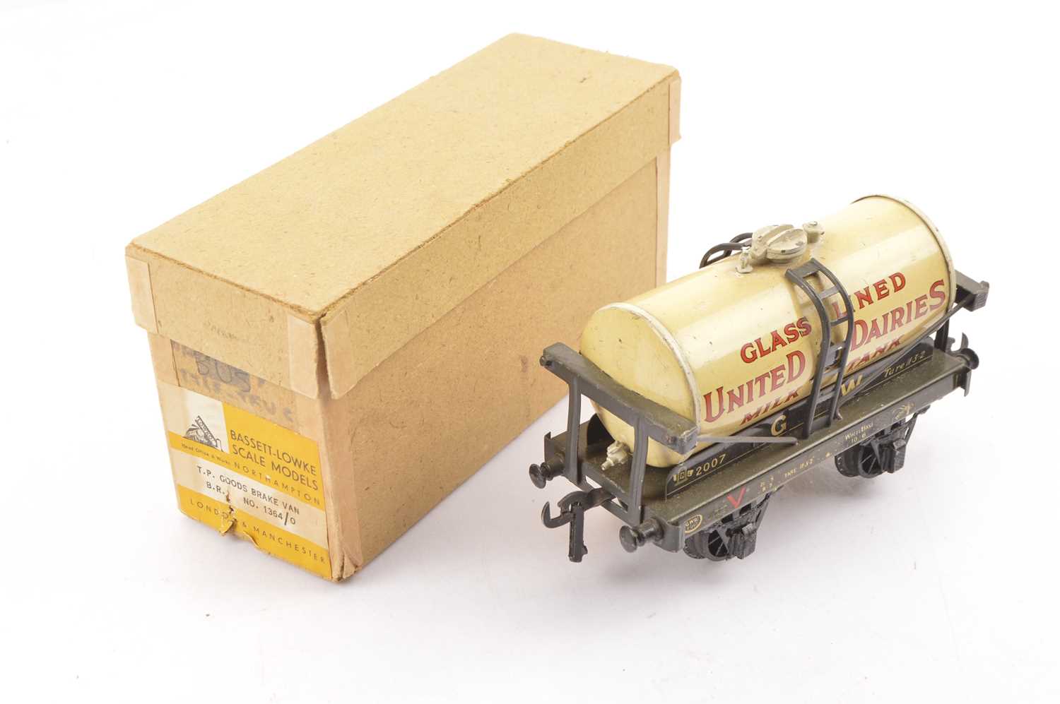 Lot 68 - Bassett-Lowke 0 Gauge GW United Dairies Milk Tank wagon