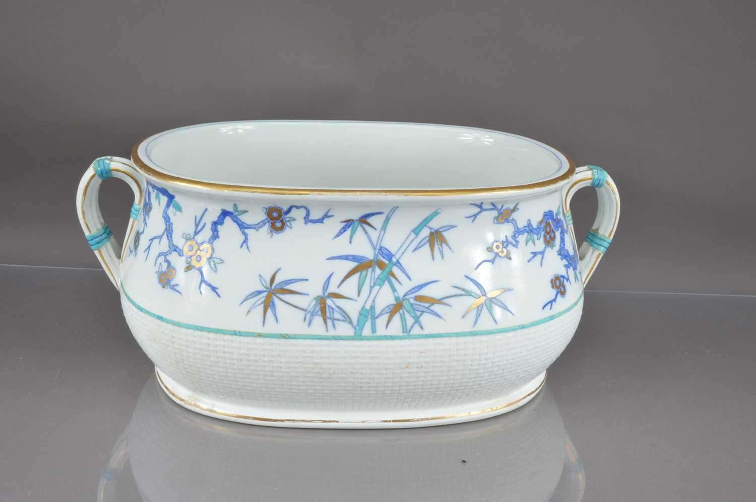 Lot 384 - A Victorian large Minton porcelain foot bath