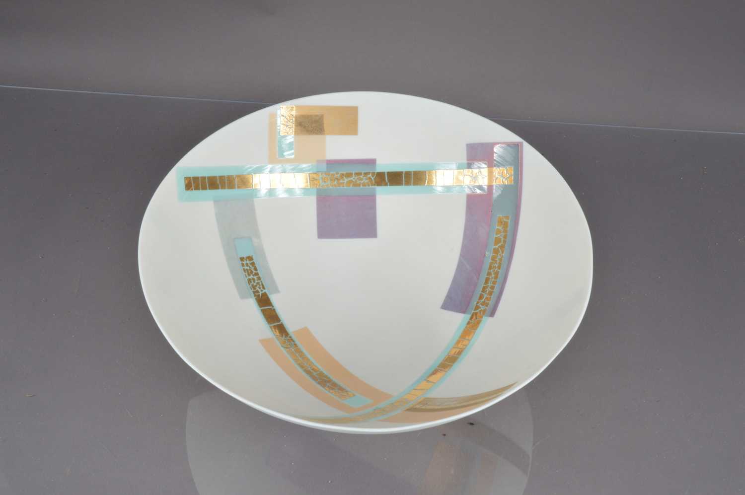 Lot 385 - A large modern ceramic bowl by Tony Laverick