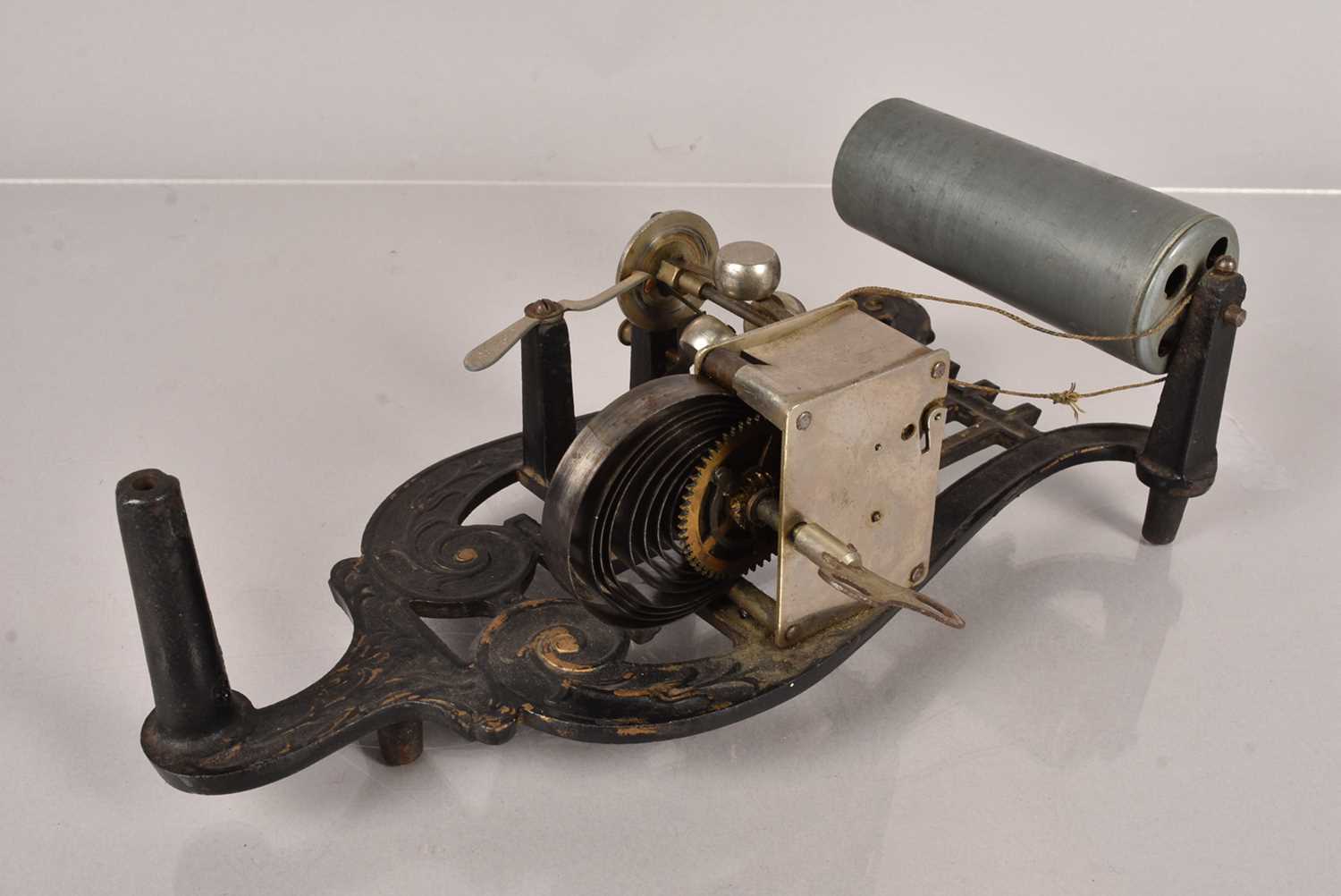 Lot 6 - An incomplete Puck Phonograph