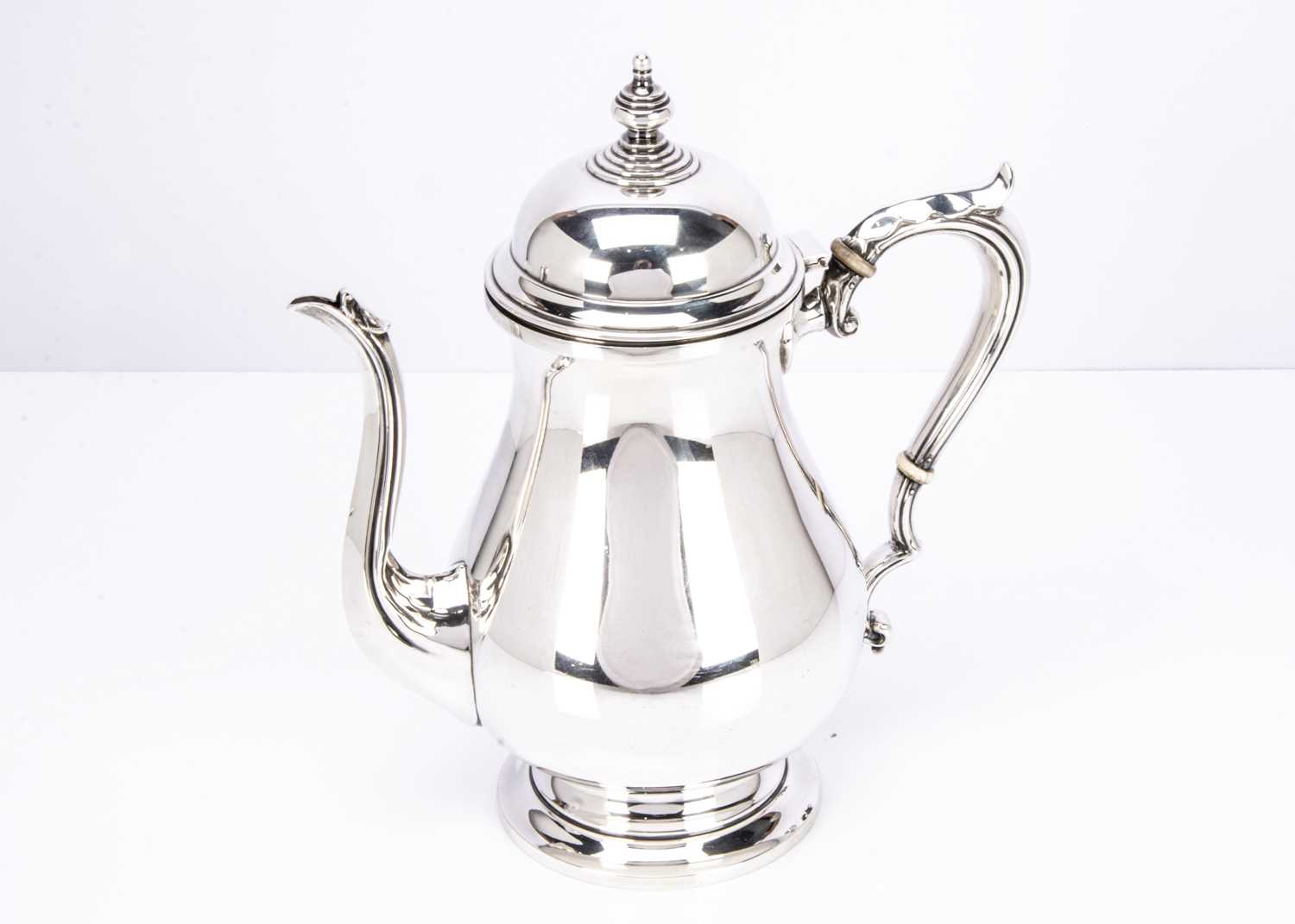 Lot 435 - An Art Deco period American coffee pot by Fisher