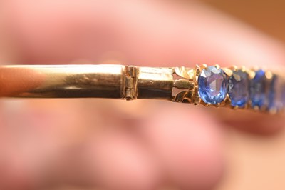 Lot 15 - A nice gold and sapphire bangle