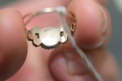 Lot 33 - A 19th Century French jet mourning cluster ring