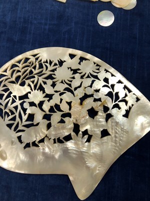Lot 114 - A finely carved Chinese mother of pearl shell