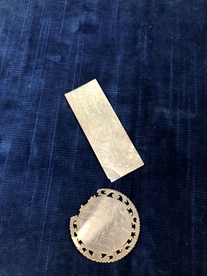 Lot 114 - A finely carved Chinese mother of pearl shell