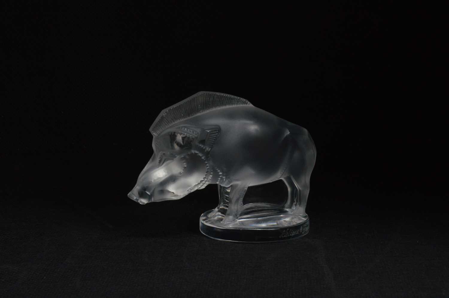 Lot 119 - A Lalique glass wild bore