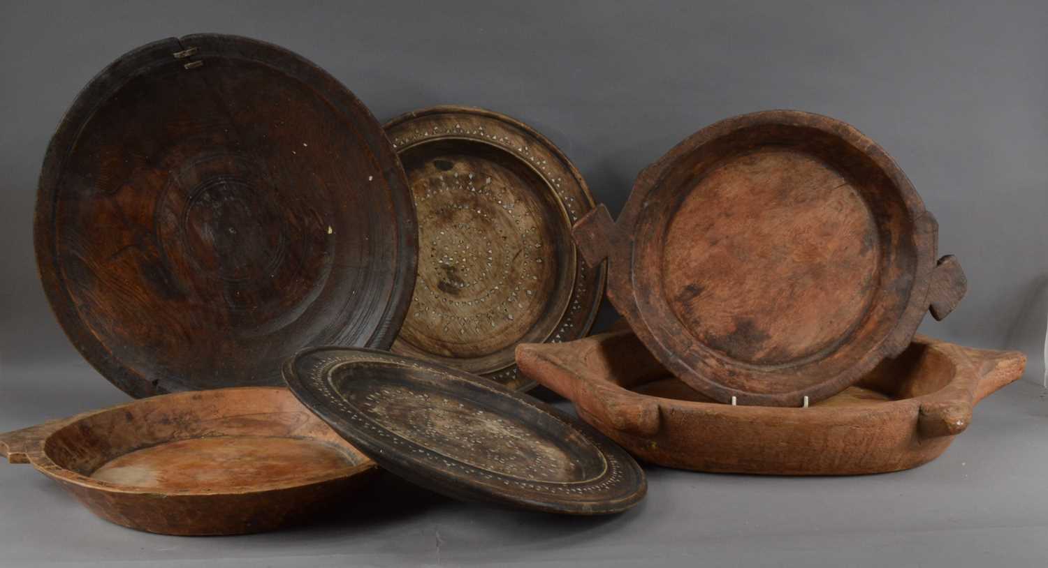 Lot 176 - A collection of 19th century and later treen platter/chargers
