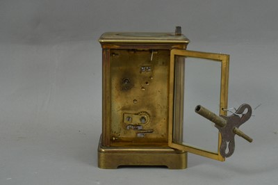 Lot 98 - A late 19th/ early20th century brass carriage clock