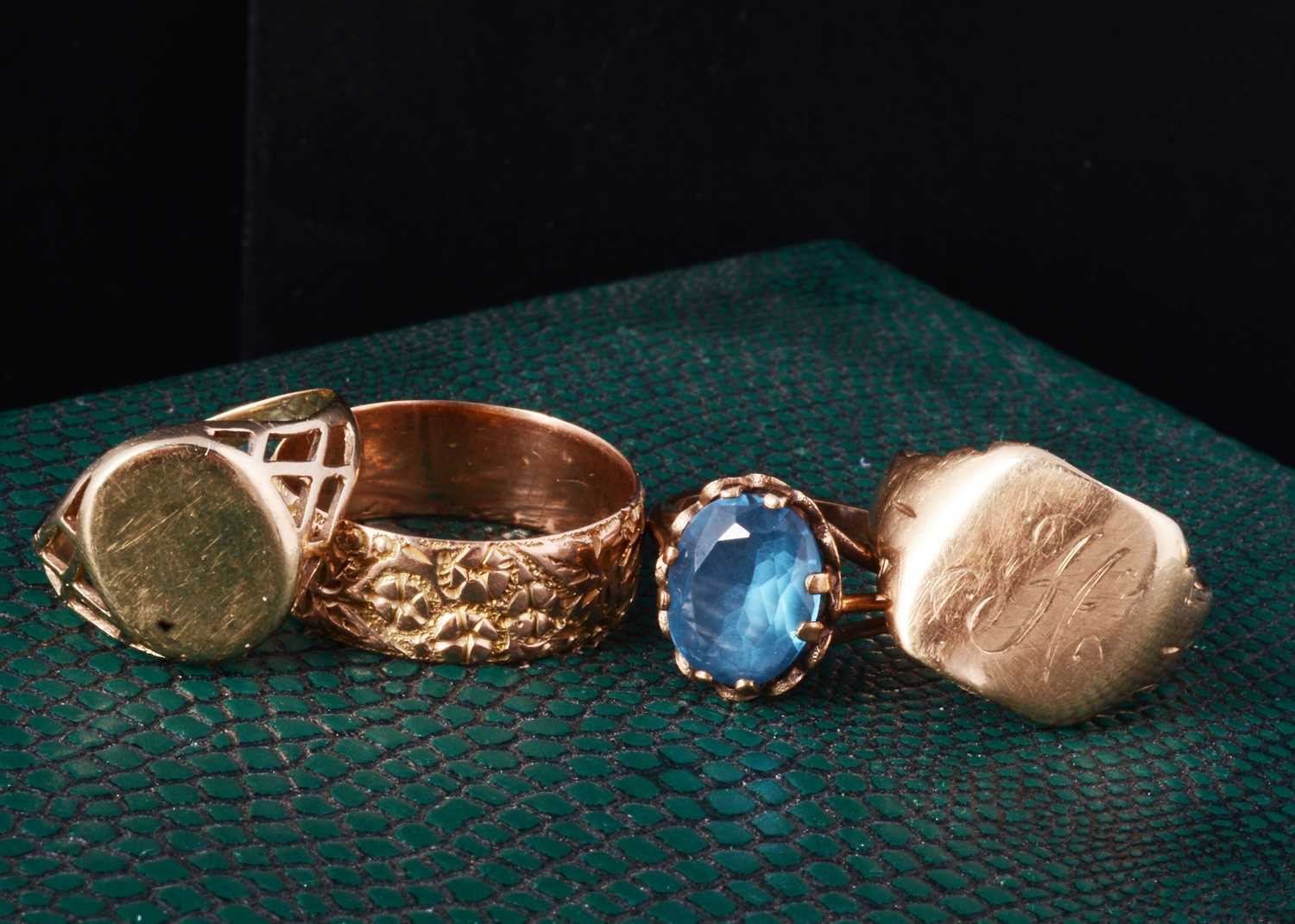 Lot 14 - A collection of four 9ct rings