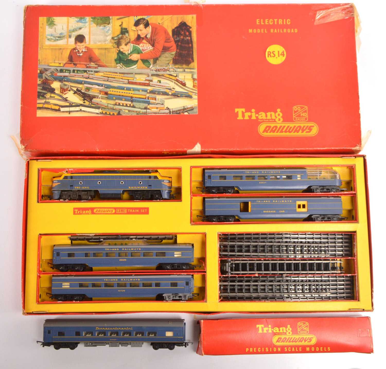 Lot 49 - Tri-ang Train set RS14 00 gauge in original packaging with an extra coach (2)