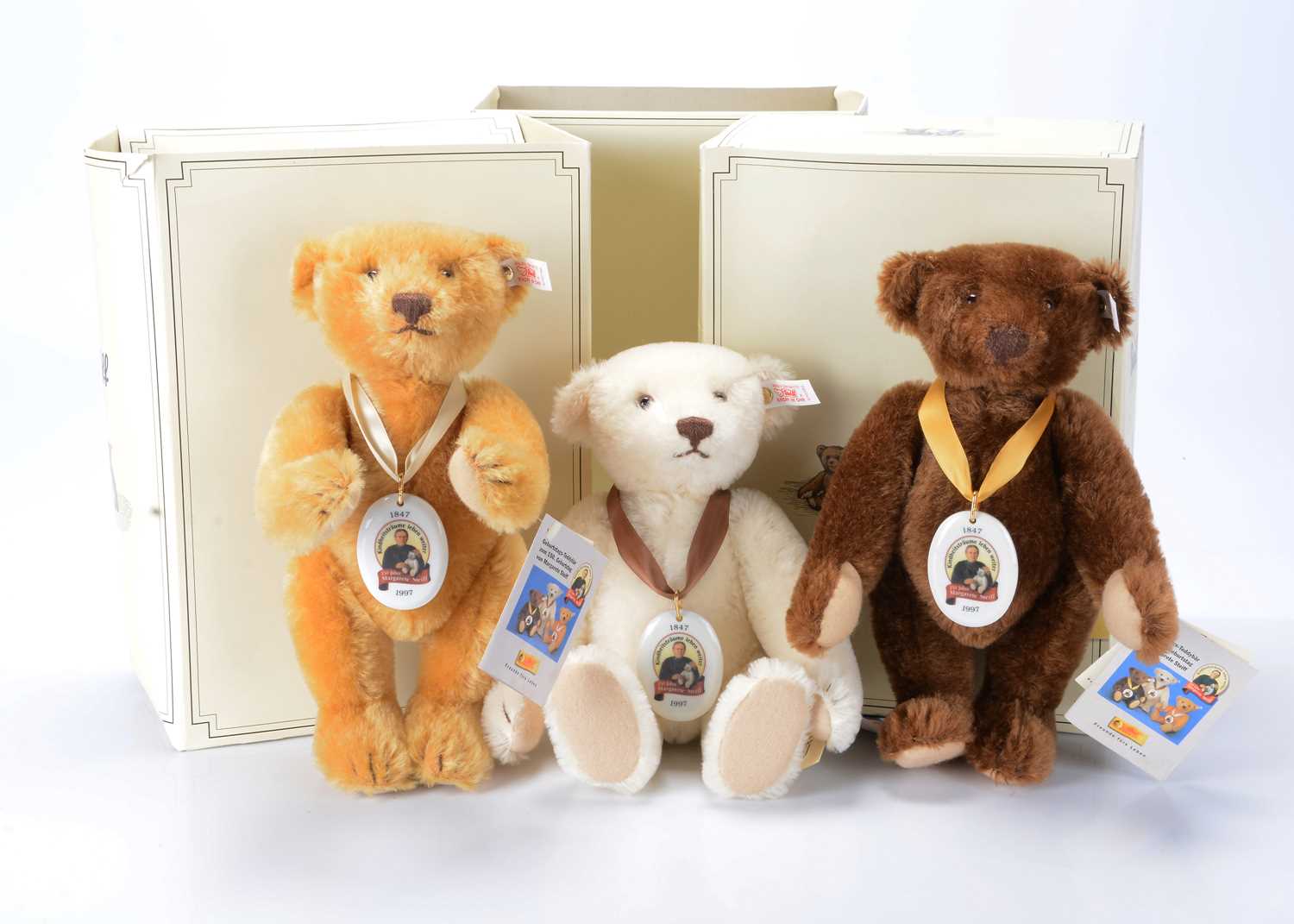Lot 66 - A Steiff limited edition set of Margarete Steiff 150 Anniversary teddy bears