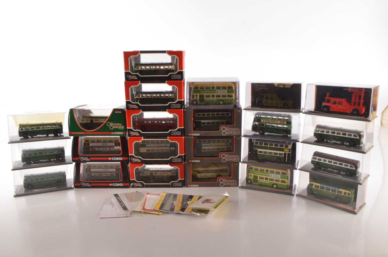 Lot 91 - Corgi Original Omnibus 1:76 Scale Vintage London Transport and London Area Single and Double Deck Buses and Support Vehicles (23)
