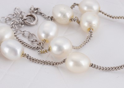 Lot 30 - A cultured pearl and silver necklace
