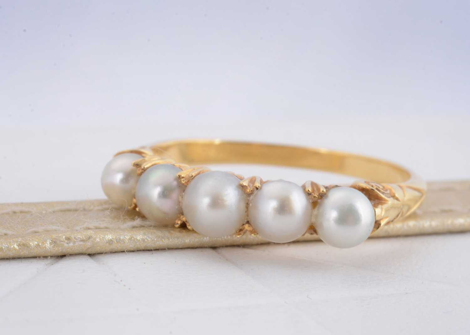 Lot 36 - An early 20th Century Scottish five pearl dress ring