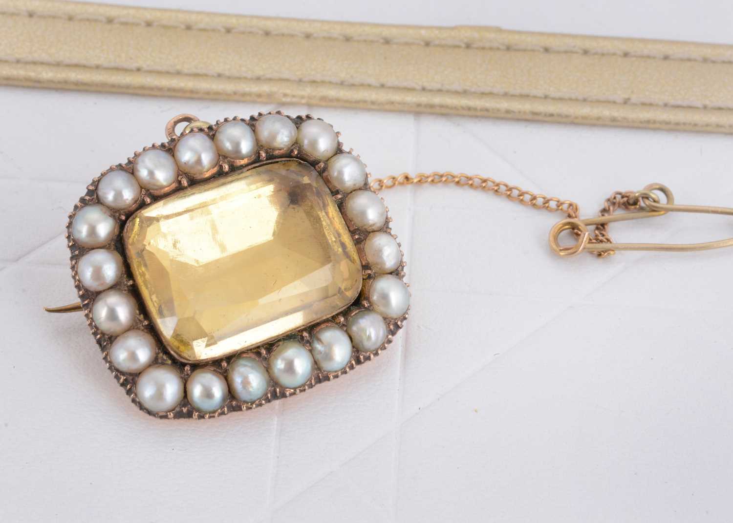 Lot 39 - An early 19th Century cushion shaped pearl and foil backed mourning brooch