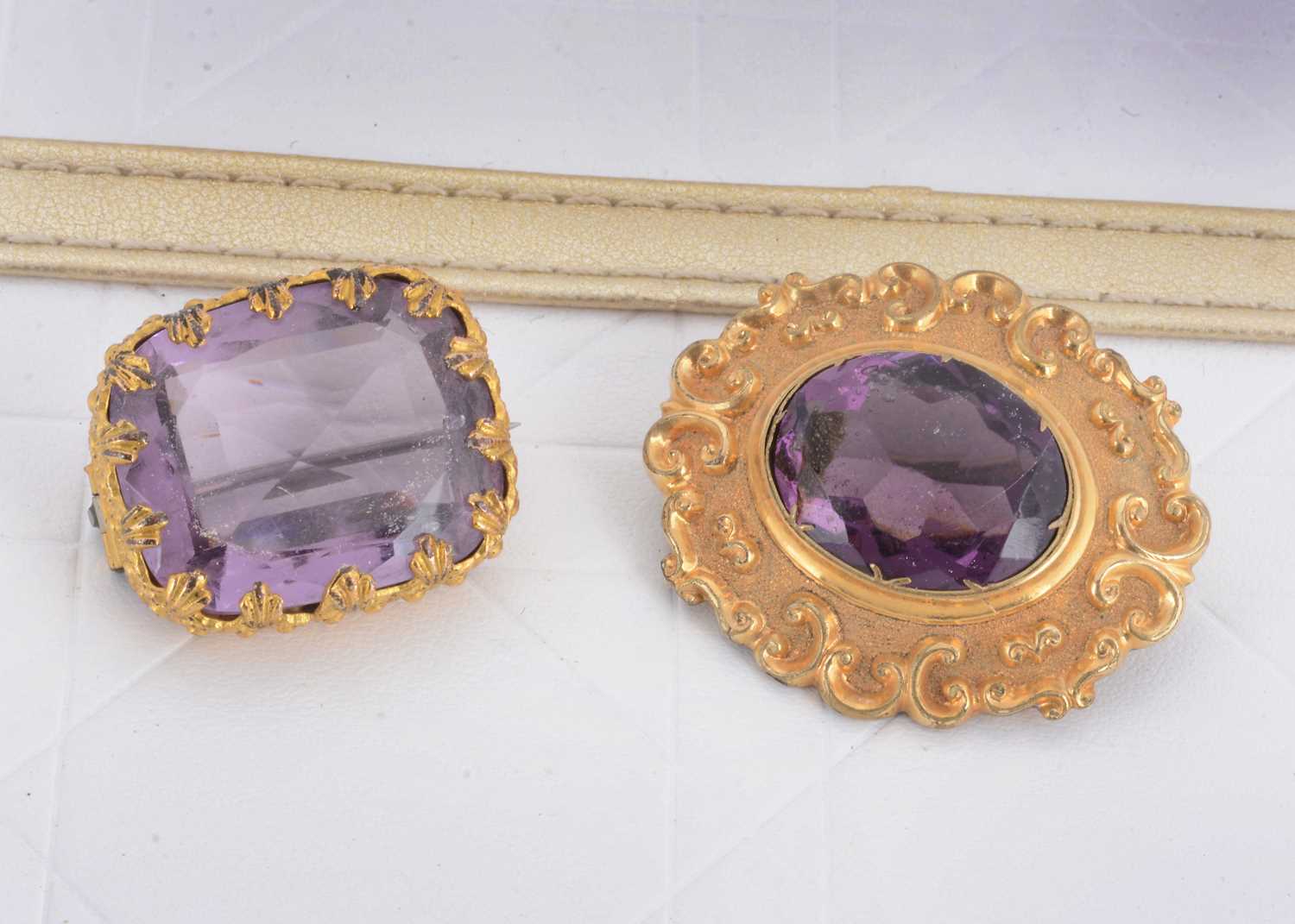 Lot 40 - A 19th Century pinchbeck and oval paste set brooch