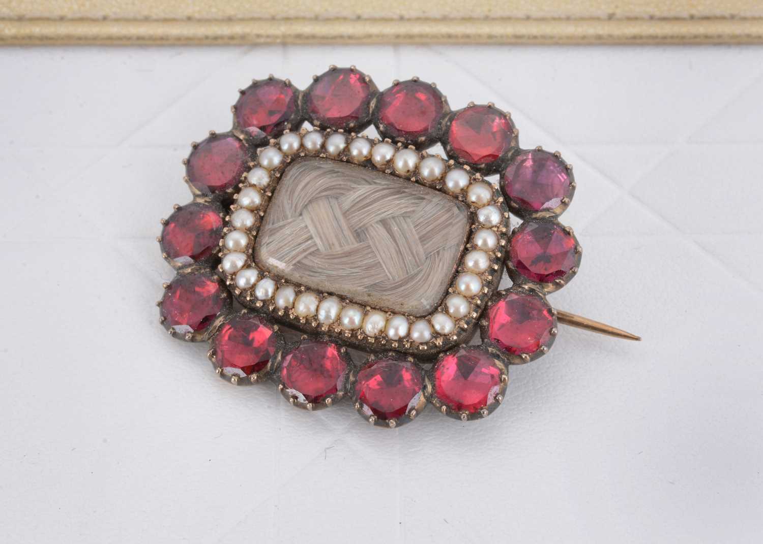 Lot 44 - A 19th Century mourning brooch
