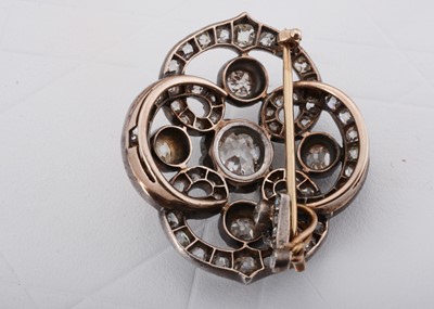 Lot 61 - A late Victorian or early Edwardian diamond brooch