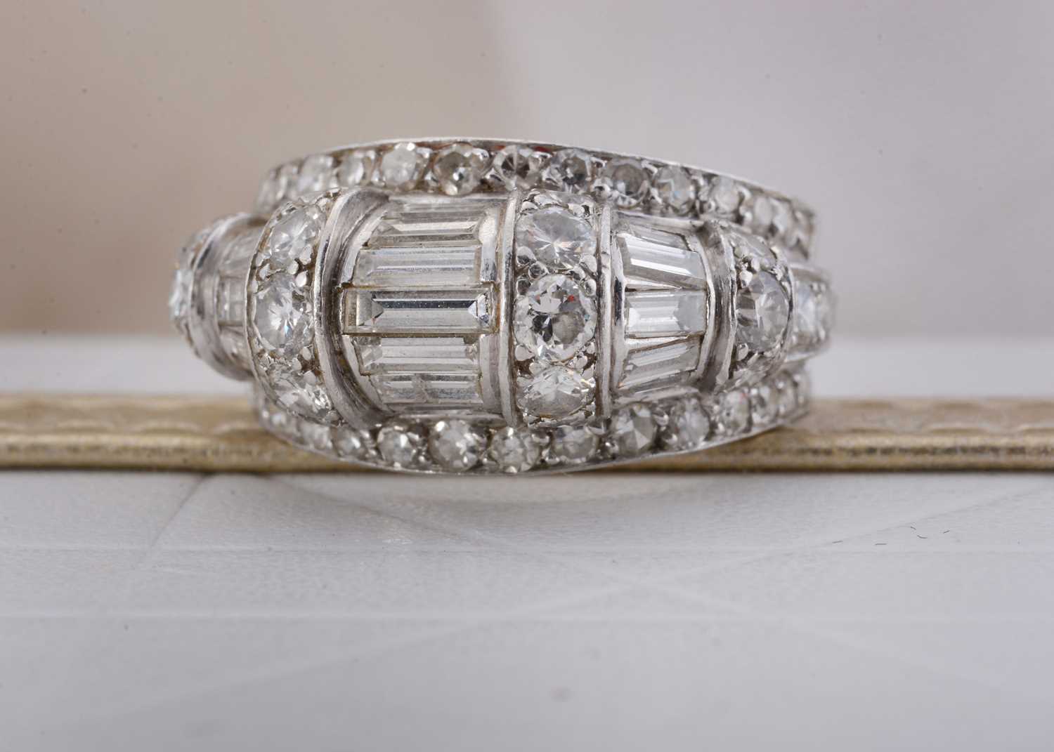 Lot 62 - An art deco platinum diamond dress ring
