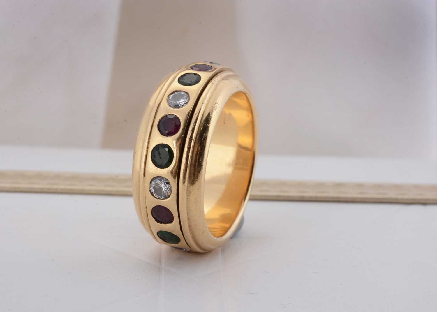 Lot 66 - A continental 18ct gold spinning dress ring