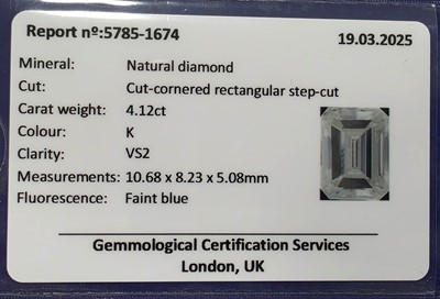 Lot 67 - A certificated diamond solitaire and platinum set ring