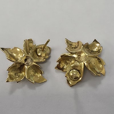 Lot 69 - A pair of Kutchinsky 18ct gold and diamond leaf earrings