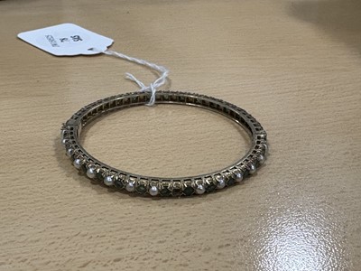 Lot 78 - An Indian emerald and pearl silver gilt hinged bangle