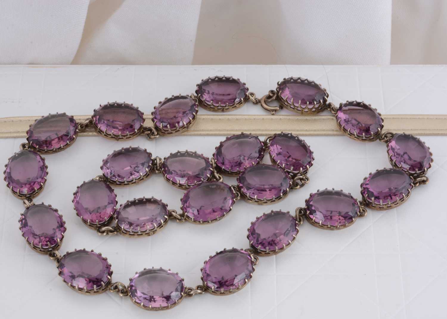 Lot 79 - A white metal and mauve paste necklace and bracelet set