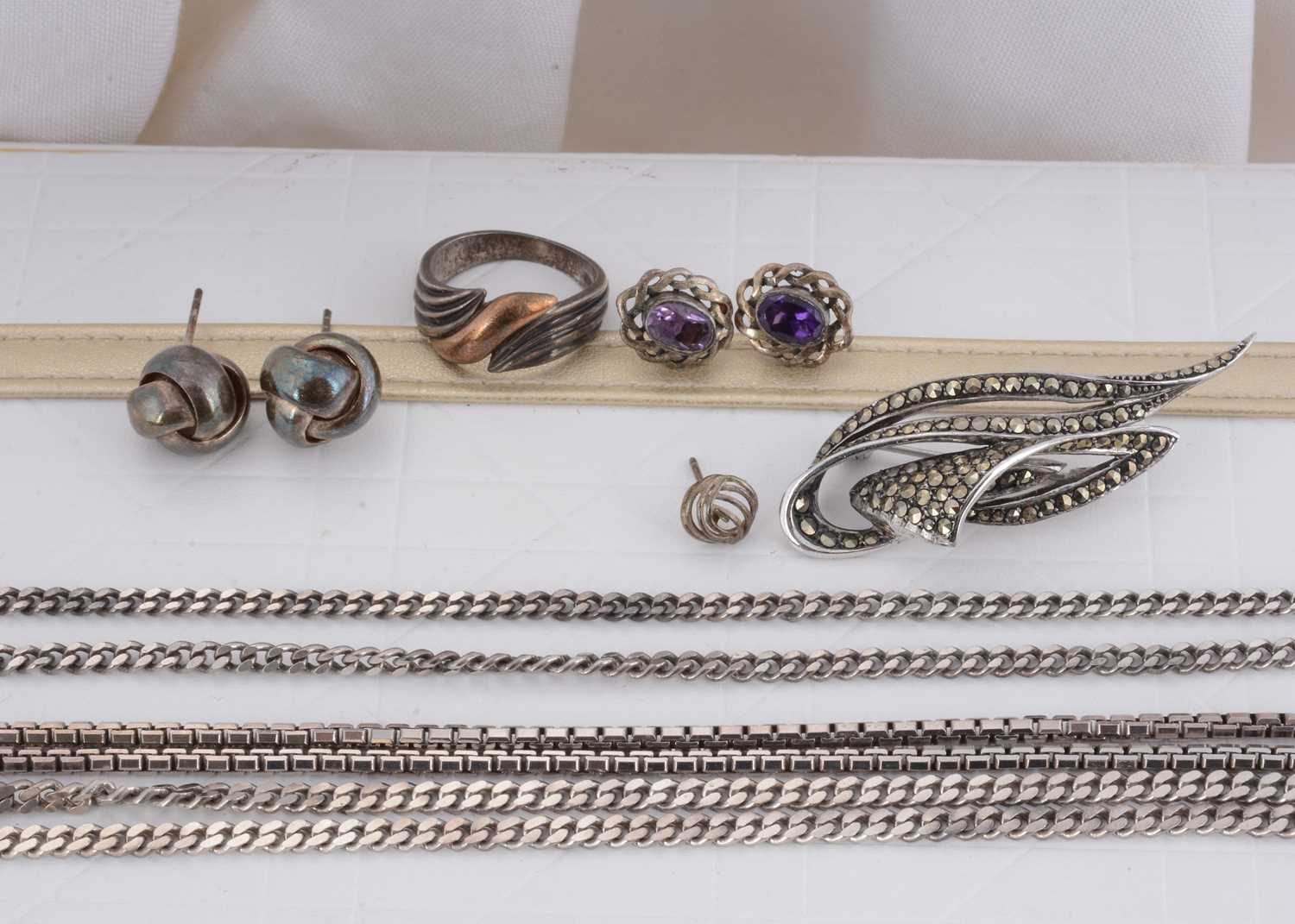 Lot 85 - A small quantity of silver jewellery