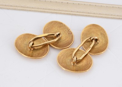 Lot 87 - A pair of 18ct gold oval cufflinks united by a large oval link
