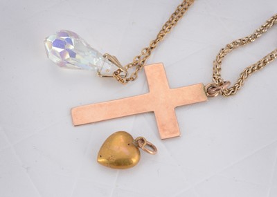 Lot 90 - A 15ct gold heart pendant