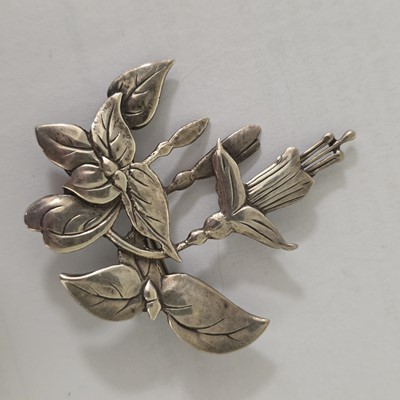 Lot 114 - A collection of silver jewels