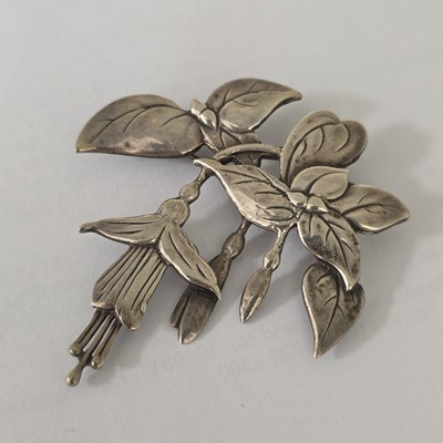 Lot 114 - A collection of silver jewels