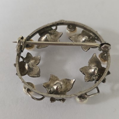 Lot 114 - A collection of silver jewels