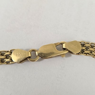 Lot 165 - An Italian 750 marked yellow metal textured mesh bracelet