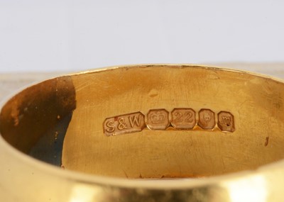 Lot 166 - An Elizabeth II 22ct gold barrel shaped wedding band