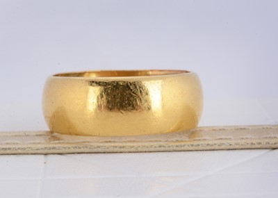 Lot 166 - An Elizabeth II 22ct gold barrel shaped wedding band