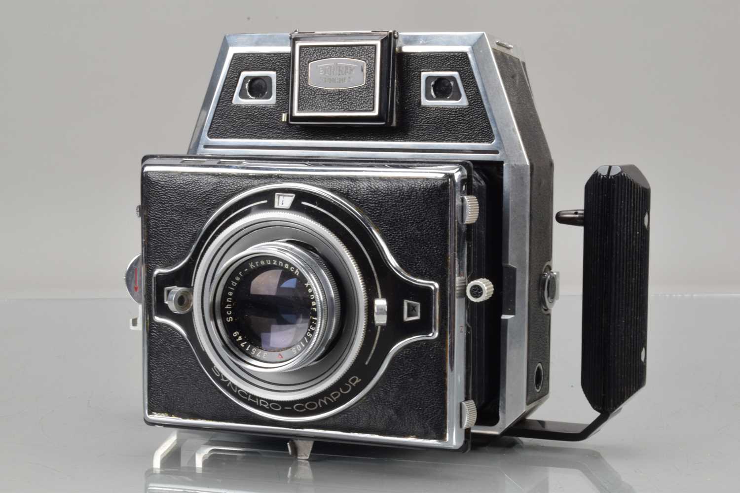 Lot 52 - A Bertram 6x9 BC1 Camera Outfit